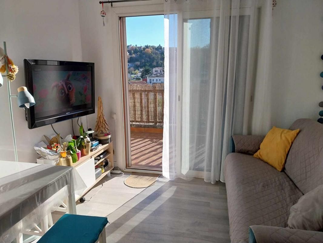 2 pièces , terrasse, parking 30 m² utile