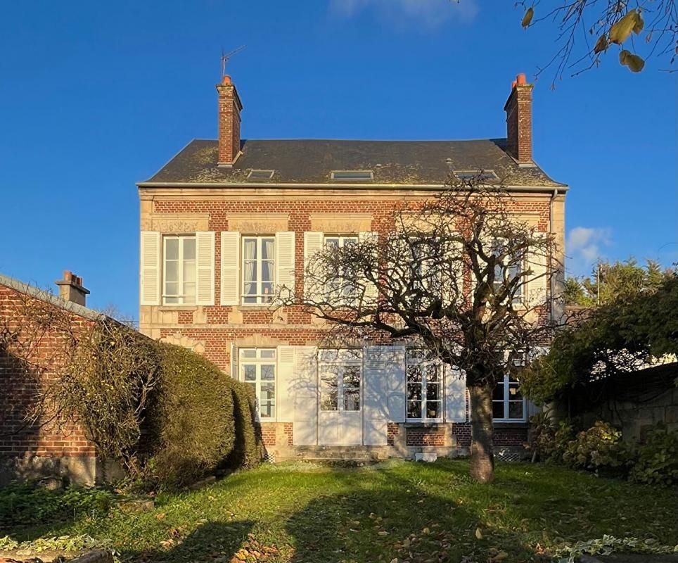 Maison Bourgeoise à Noyon 12 pièce(s) 222 m2, terrain de 1374 m²