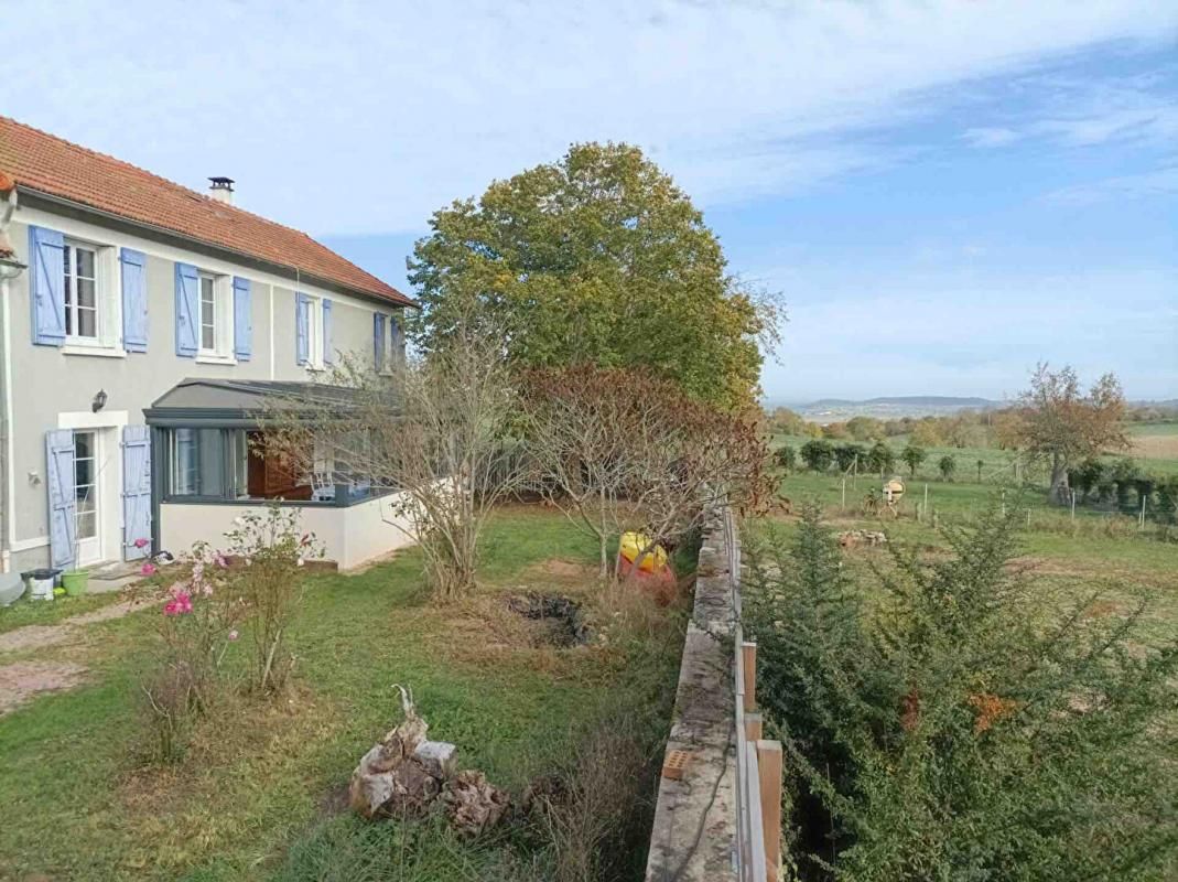 Maison Ebreuil 280 m² avec vue