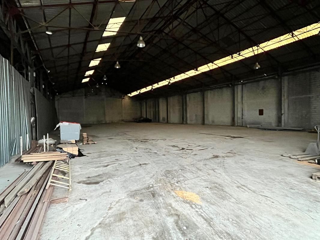 YZEURE-MOULINS - Entrepôt , Local industriel  2.300 m²