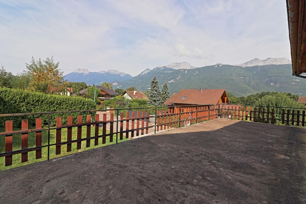 LATHUILE Maison à rénover avec terrasse, garage et jardin 4