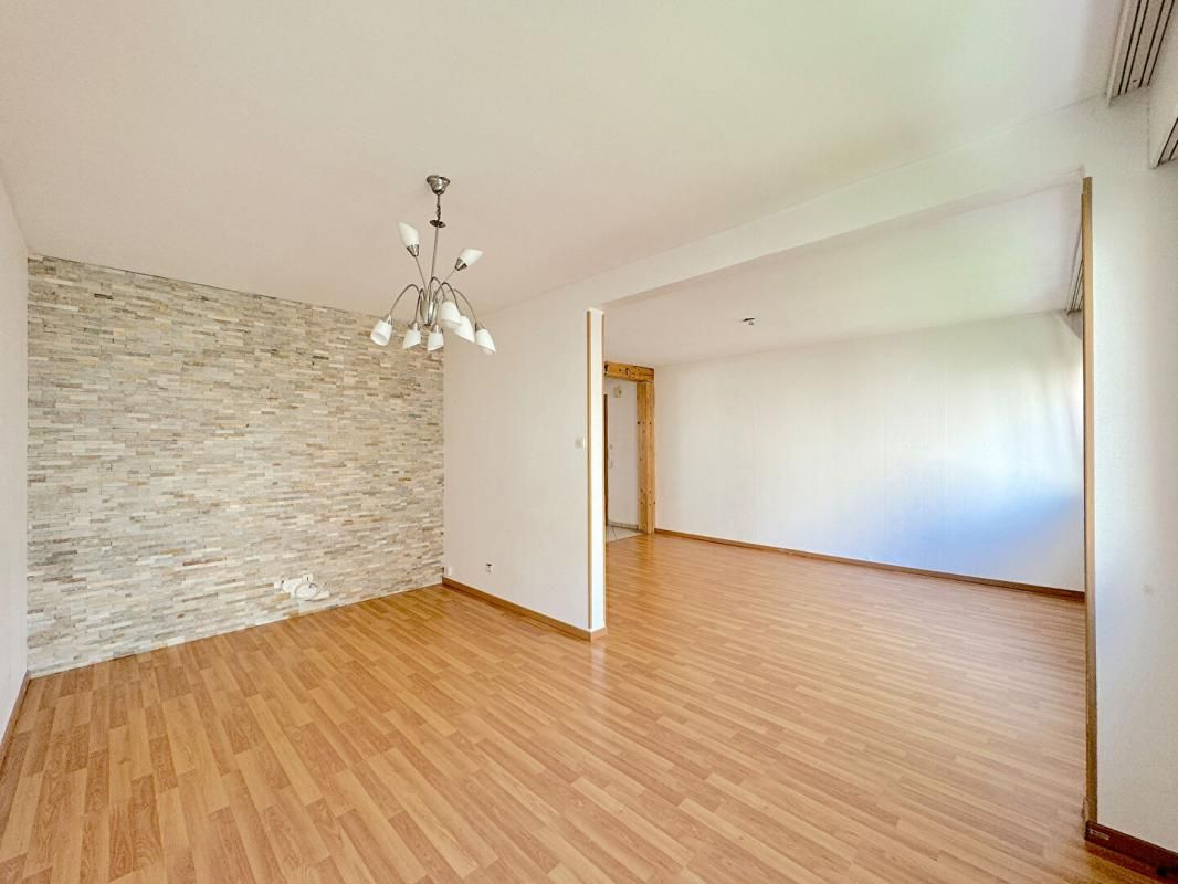 Neudorf, bel appartement lumineux 4/5 pièces de 95 m2