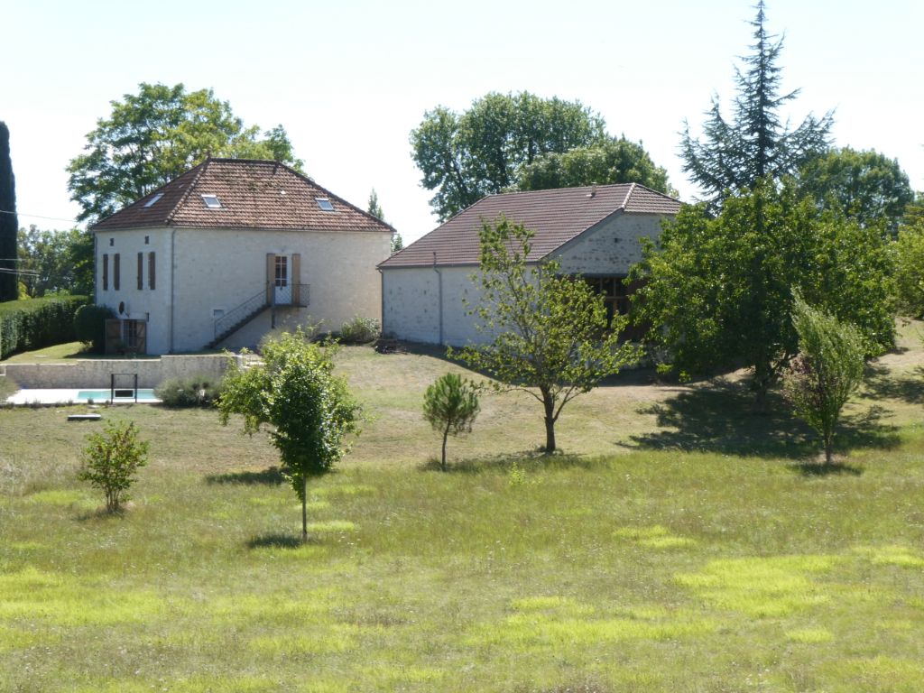 Maison + Grange pierre -  Proche Montcuq - au calme - piscine