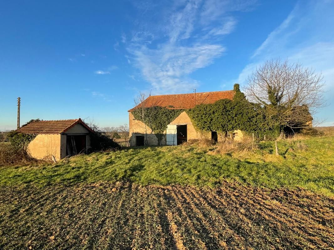 Corps de ferme à rebâtir