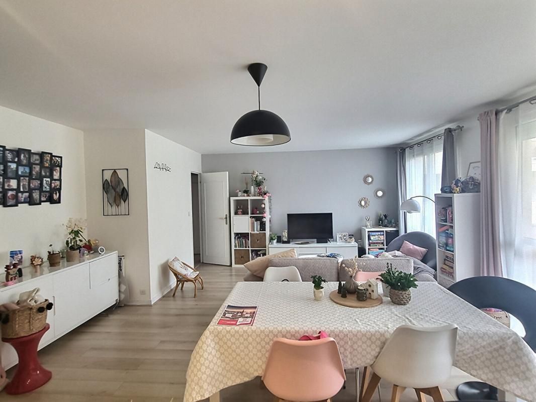 VAIRES-SUR-MARNE Appartement Vaires Sur Marne 4 pièces 83 m2 Résidence du Bois 2