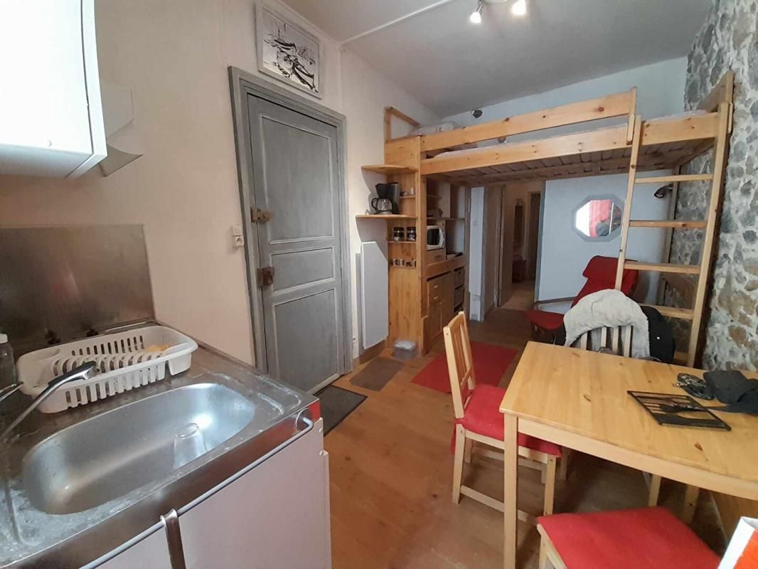 EAUX-BONNES Studio au rez-de-chaussée de 22m2 3