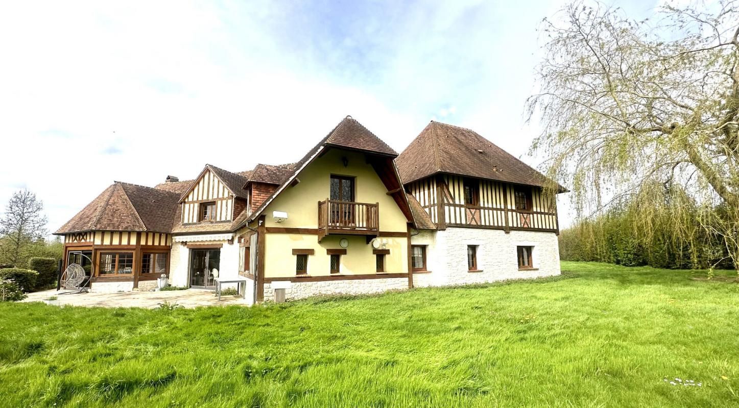 PONT-L'EVEQUE Maison de 288 m² avec piscine chauffée 2