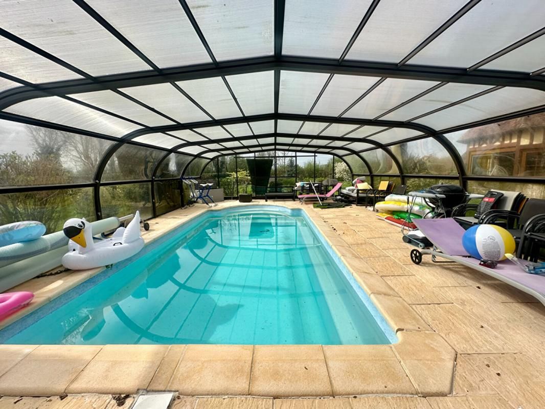 PONT-L'EVEQUE Maison de 288 m² avec piscine chauffée 3