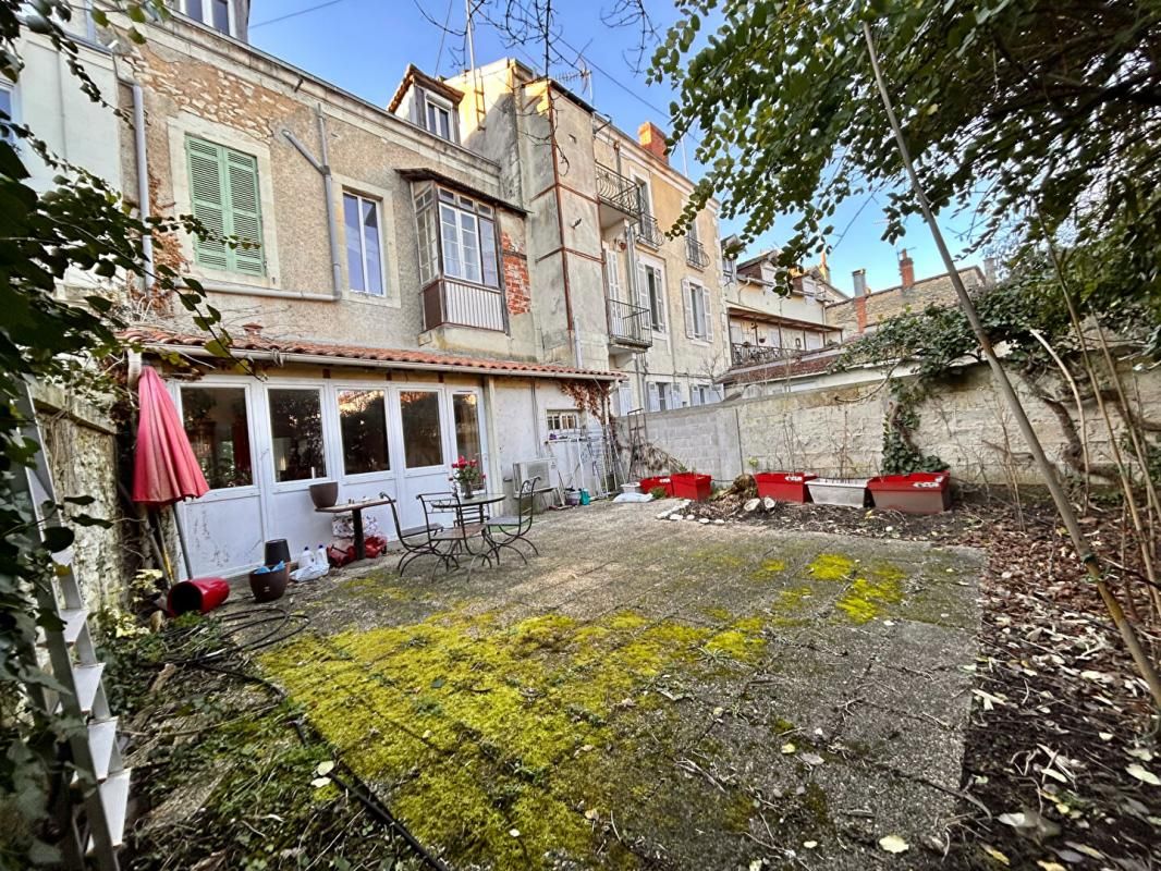 A vendre, appartement de type 3, en rez-de-chaussée avec jardin, quartier Bertran de Born à Périgueux (24000)