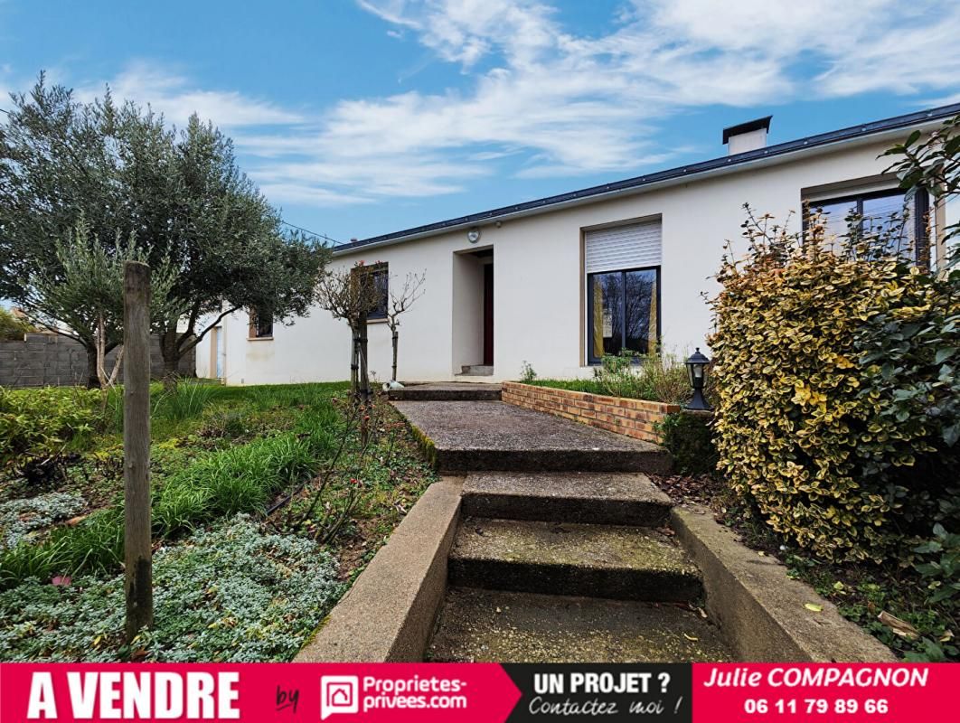 Maison de PLAIN-PIED - 120 m² - 4 CHAMBRES - 3 GARAGES ET terrain de 920 m² env