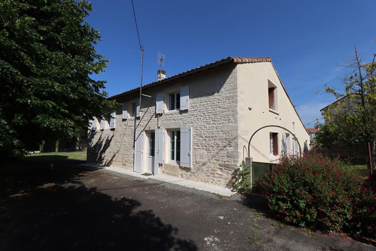 LA FOYE MONJAULT - Maison ancienne rénovée