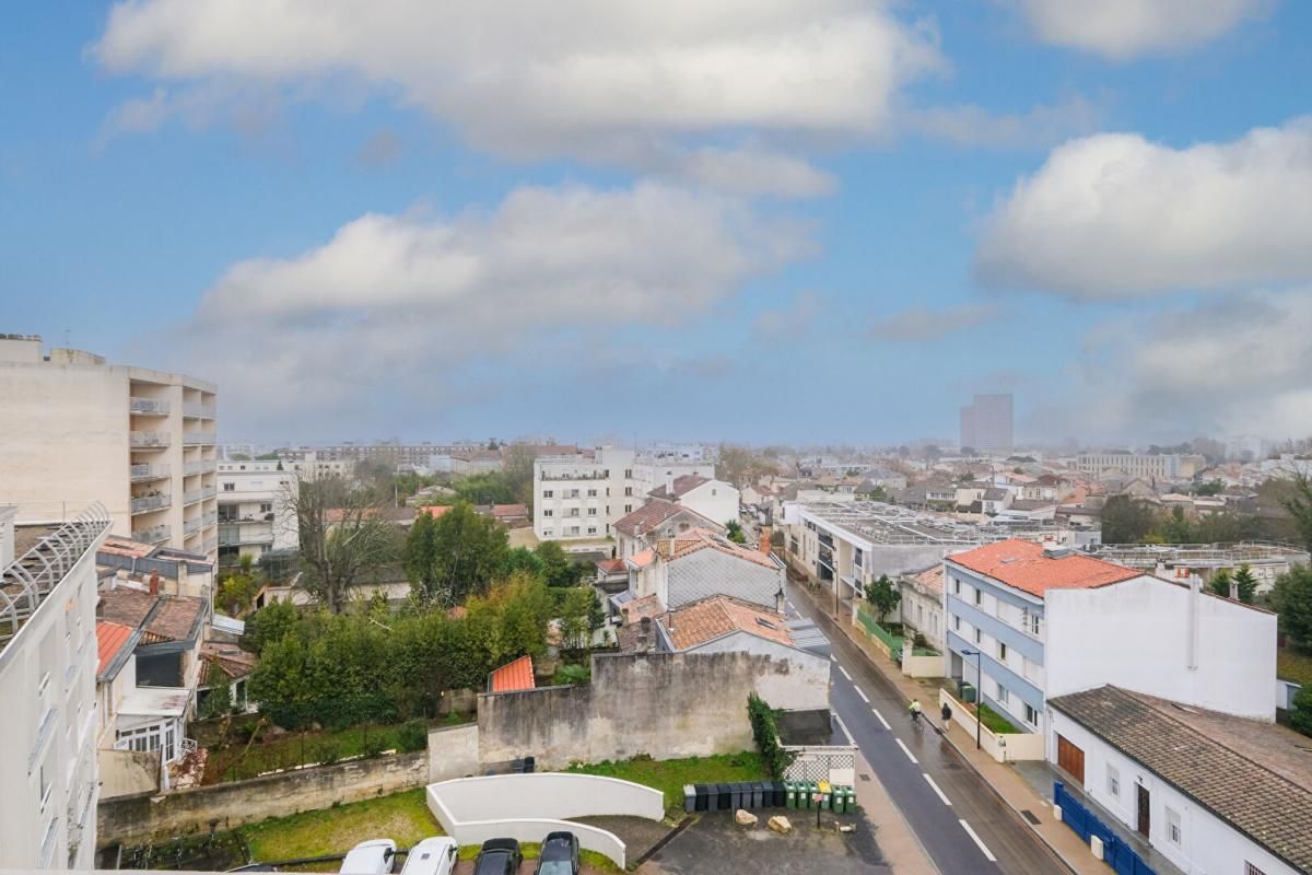 SUPERBE APPARTEMENT AVEC TROIS CHAMBRES BALCON  ASCENSEUR ET PARKING