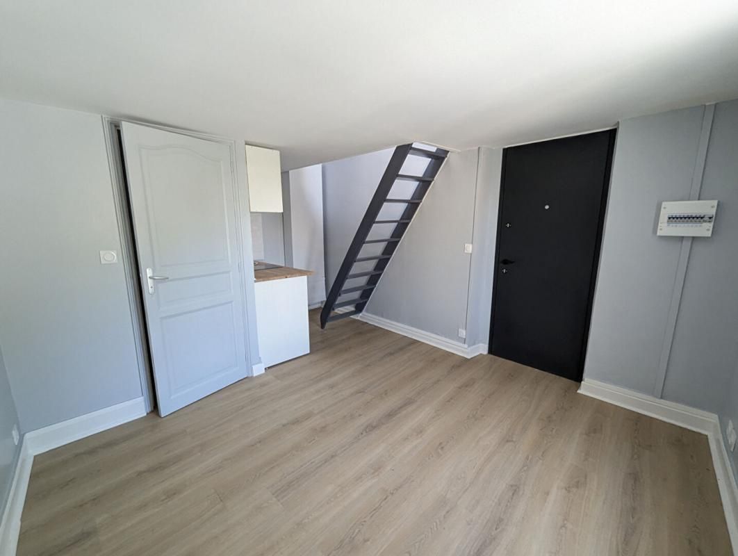 MEULAN-EN-YVELINES Appartement Meulan En Yvelines 1 pièce(s) 20 m2 3