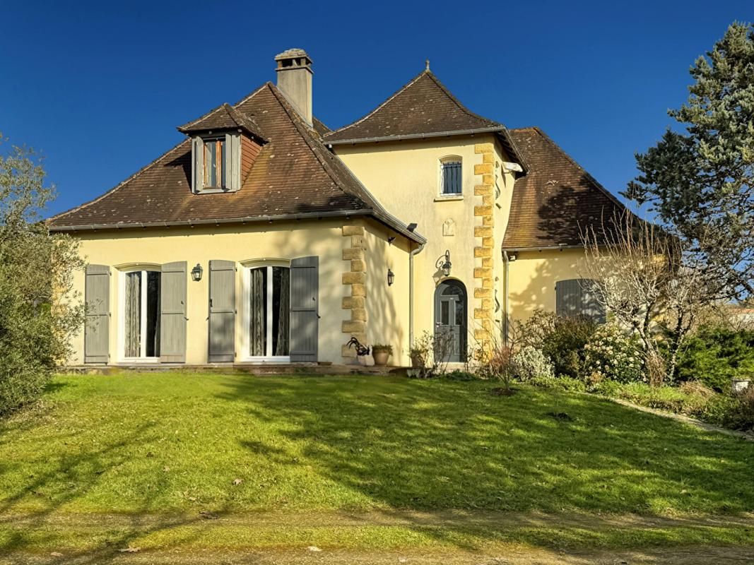 Maison  type périgourdine 230 m2