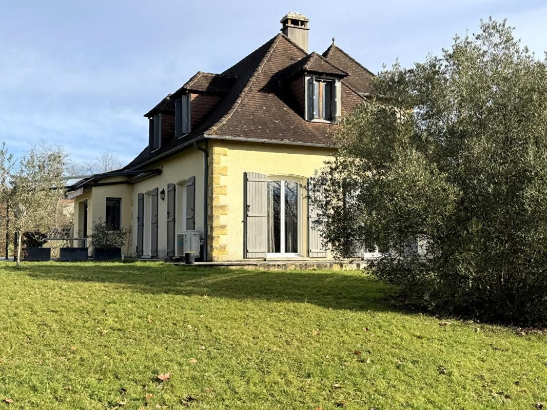 PERIGUEUX Maison  type périgourdine 230 m2 2