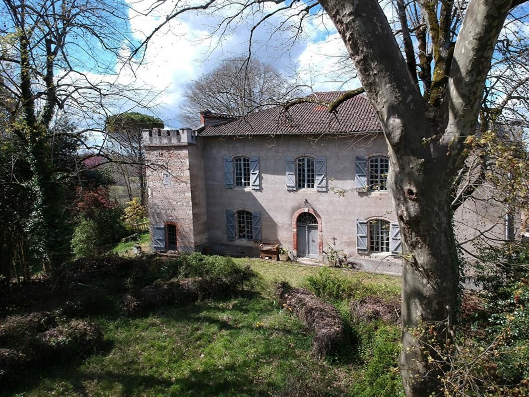 LAUZERTE Château XVIIème au sud de Cahors 2