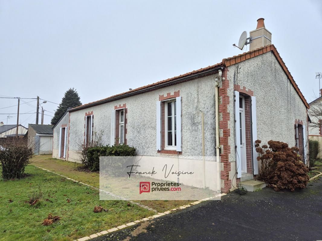 Maison de 77 m2 A VENDRE  aux Herbiers avec 2 chambres et 1 bureau sur une parcelle de 916 m2