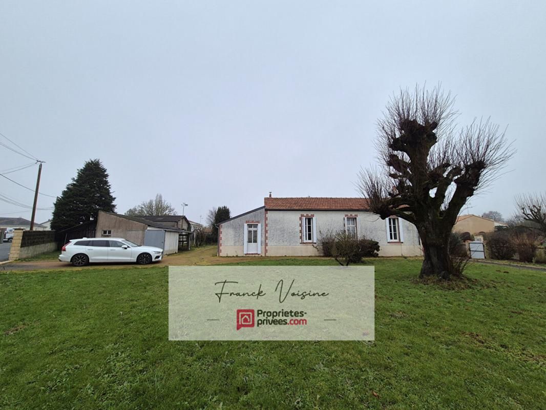 LES HERBIERS Maison de 77 m2 A VENDRE  aux Herbiers avec 2 chambres et 1 bureau sur une parcelle de 916 m2 2