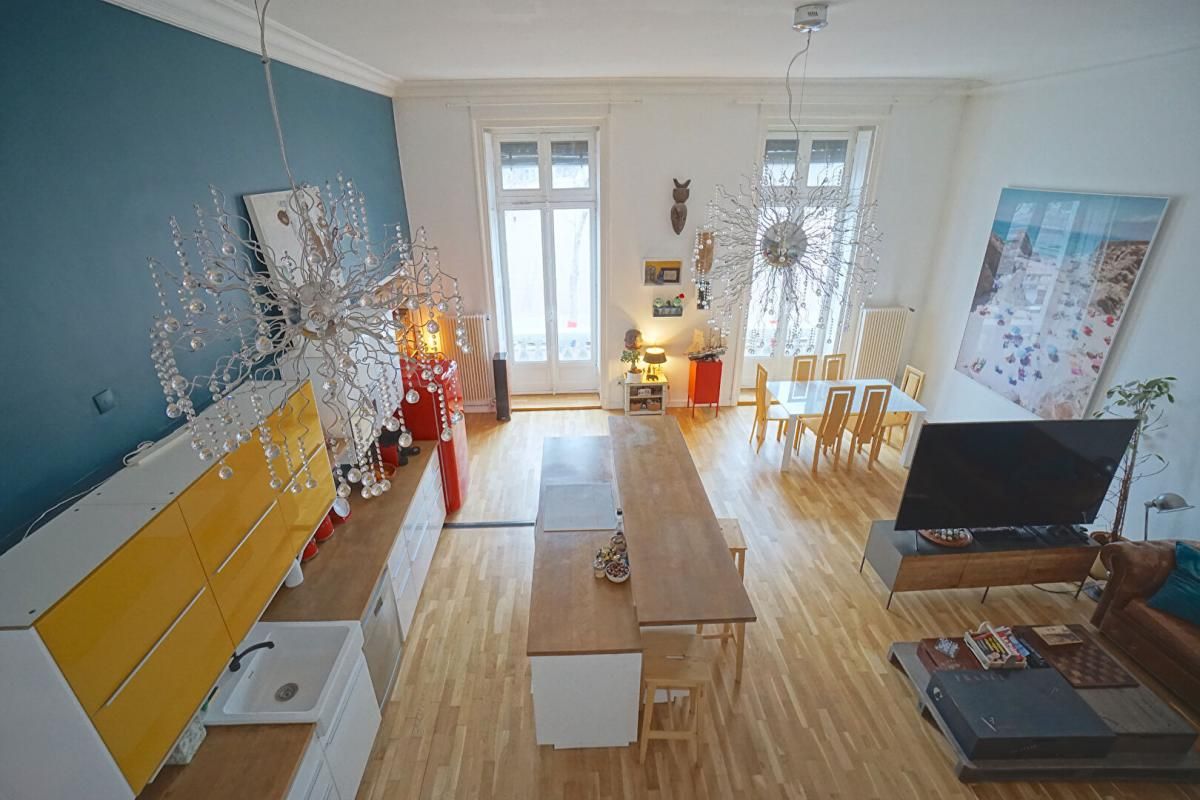 LYON-2E-ARRONDISSEMENT BELLECOUR Appartement  T4 d'Exception 118.52 m2 (130 m2 habitables) 4