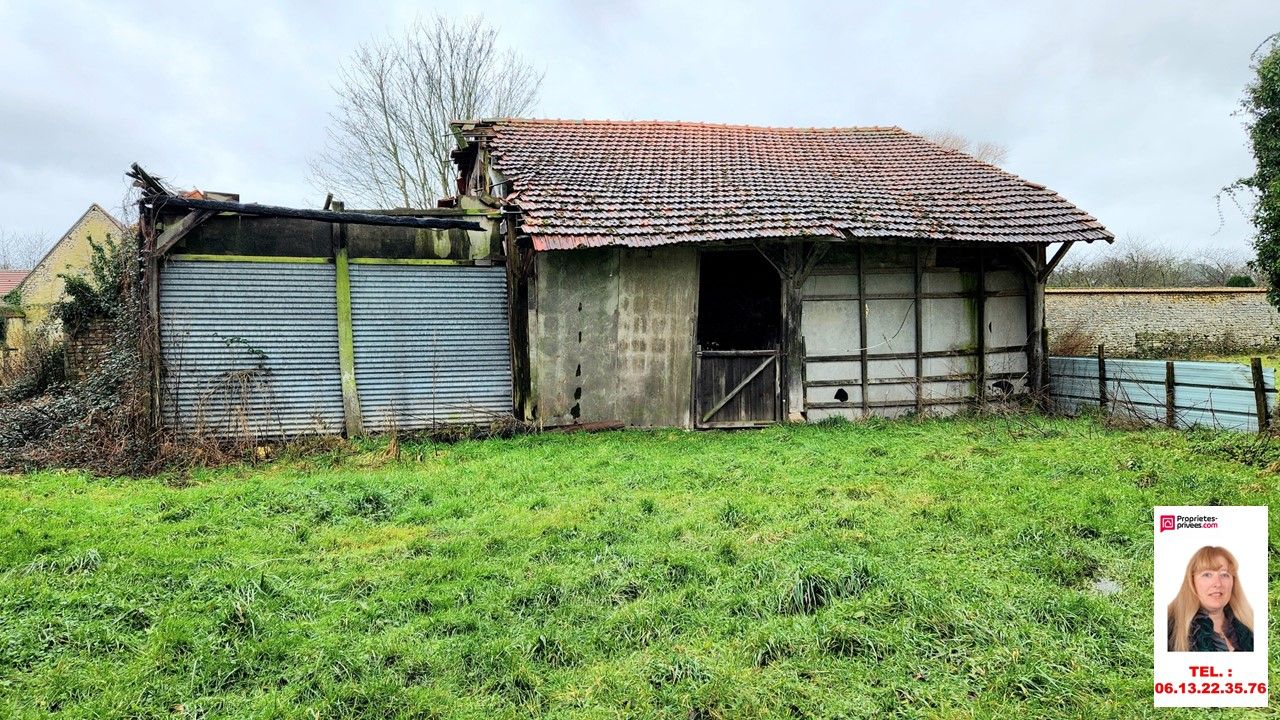 Vesly - Ancienne Bergerie de 90 m2 au sol à réhabiliter - viabilisée en eau et en électricité sur 605 m2 de terrain plat- Prix : 71.990