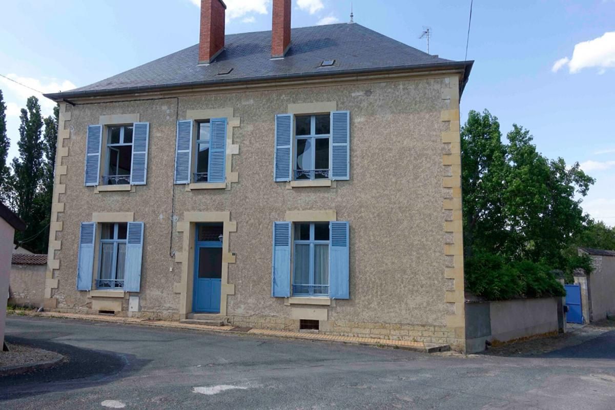 Maison Bengy Sur Craon 7 pièce(s) 210 m2