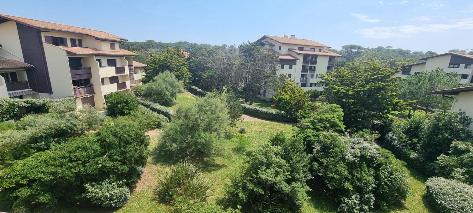 Appartement plus garage au calme avec loggia à 100 m de la plage et du centre