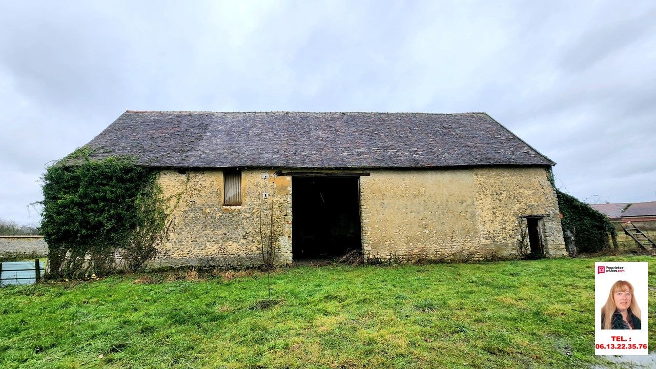 Vesly - Belle grange en pierres de 140 m2 au sol à aménager complètement - Toiture neuve - viabilisée en Eau et en électricité sur 1.292 m2 de terrain plat- Prix : 201.000