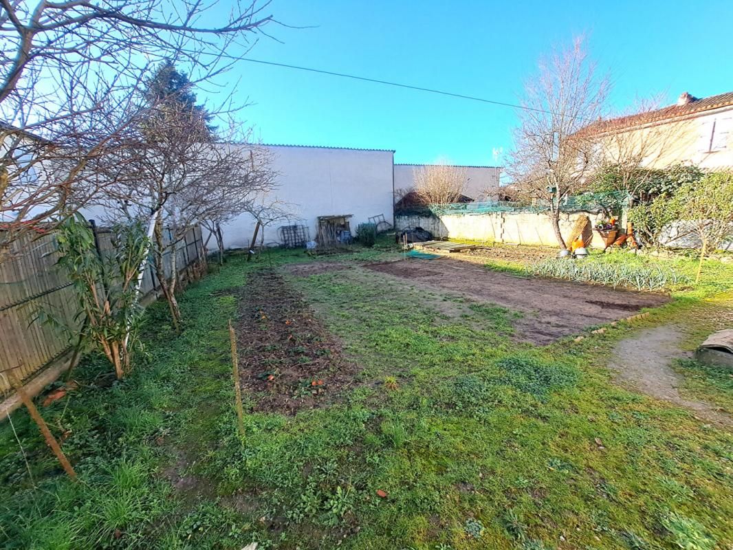 ANGOULEME Terrain constructible de 196m2 à Angoulême quartier St Cybard 2