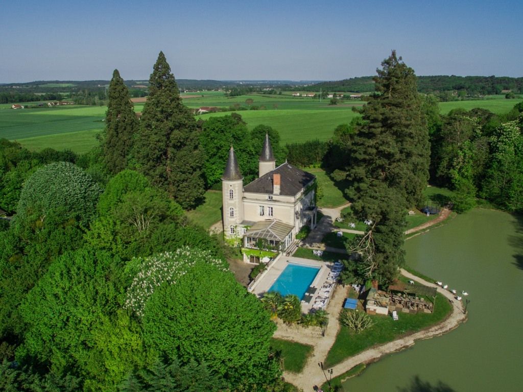 TOURNON-SAINT-PIERRE Château XVIII sur 4 Ha 50  de parc clos 3