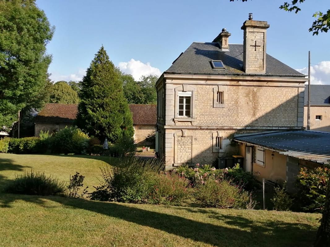 SAINTE-CROIX-GRAND-TONNE Maison  6 pièce(s) 110 m2 3