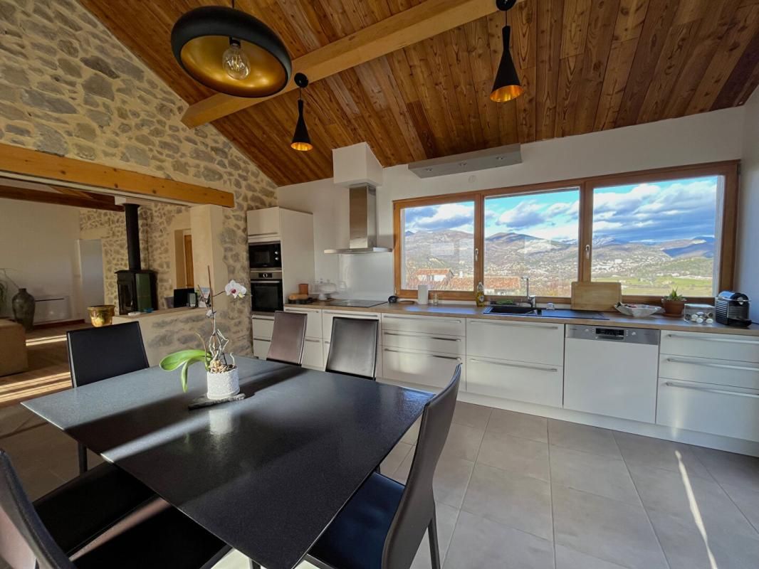 DIGNE-LES-BAINS Maison de caractère en pierre avec vue magnifique 1