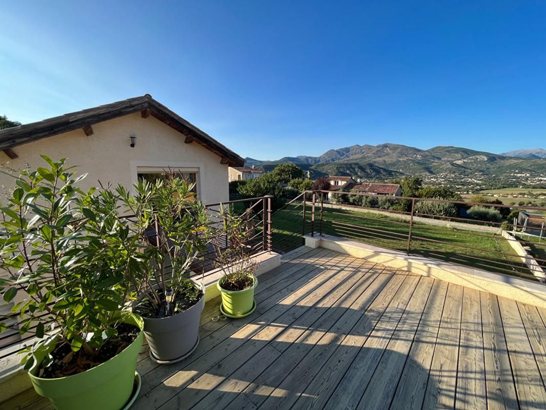 DIGNE-LES-BAINS Maison de caractère en pierre avec vue magnifique 3