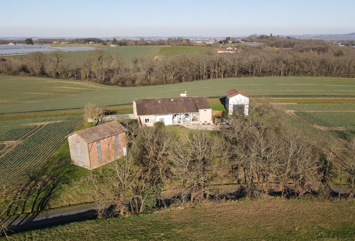 Ferme rénovée avec 3 logements et 2 dépendances