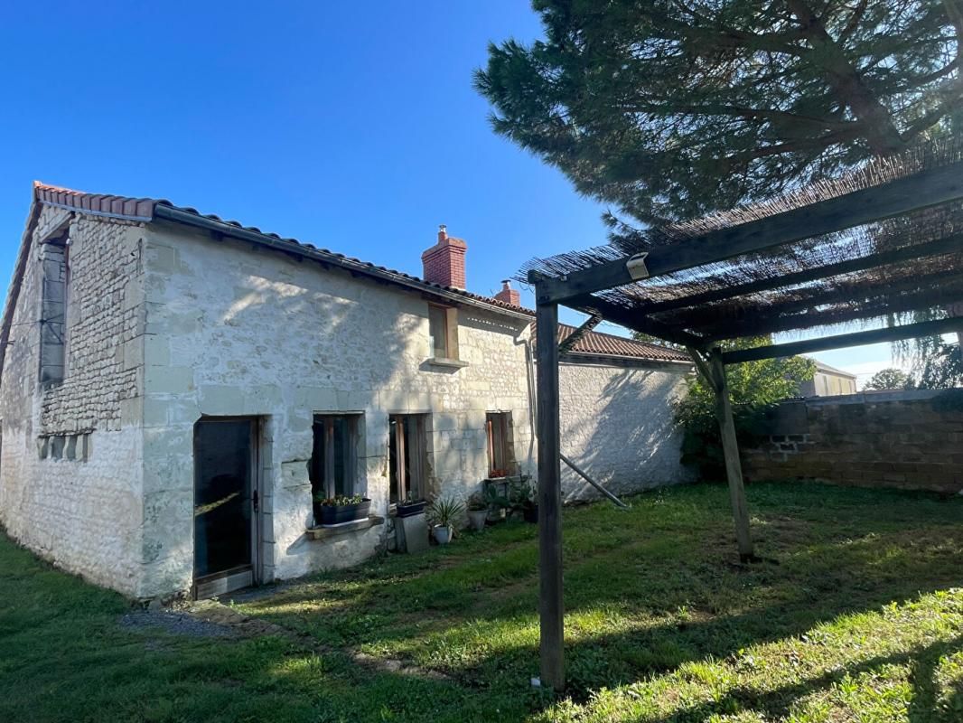 EXCLUSIVITE A VENDRE Maison Bournand 3 pièces 95 m2 dépendances