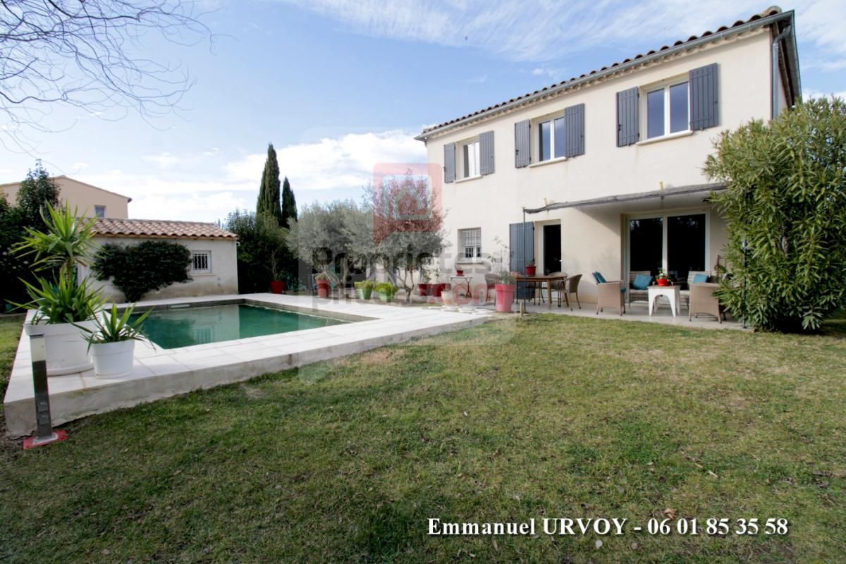 A VENDRE - 13210 St Rémy de Provence: Maison T4 avec garage, piscine et jardin paysagé