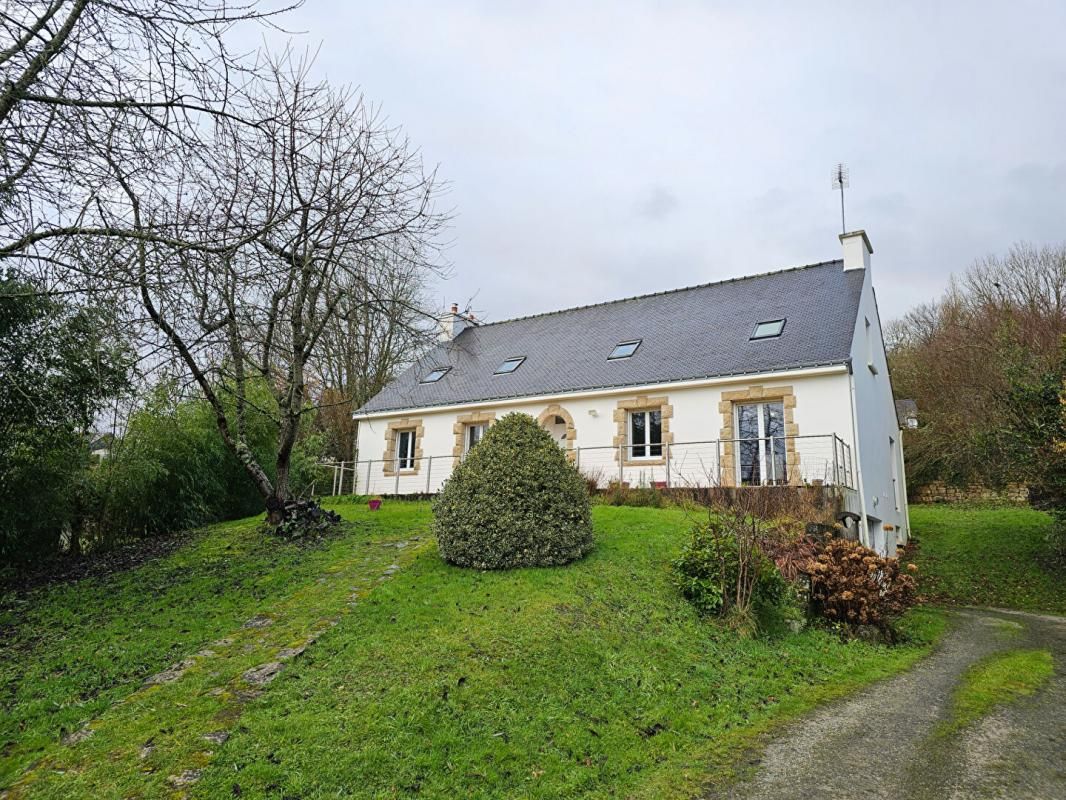 Spacieuse Maison Familiale avec Grand Terrain à Guémené-sur-Scorff