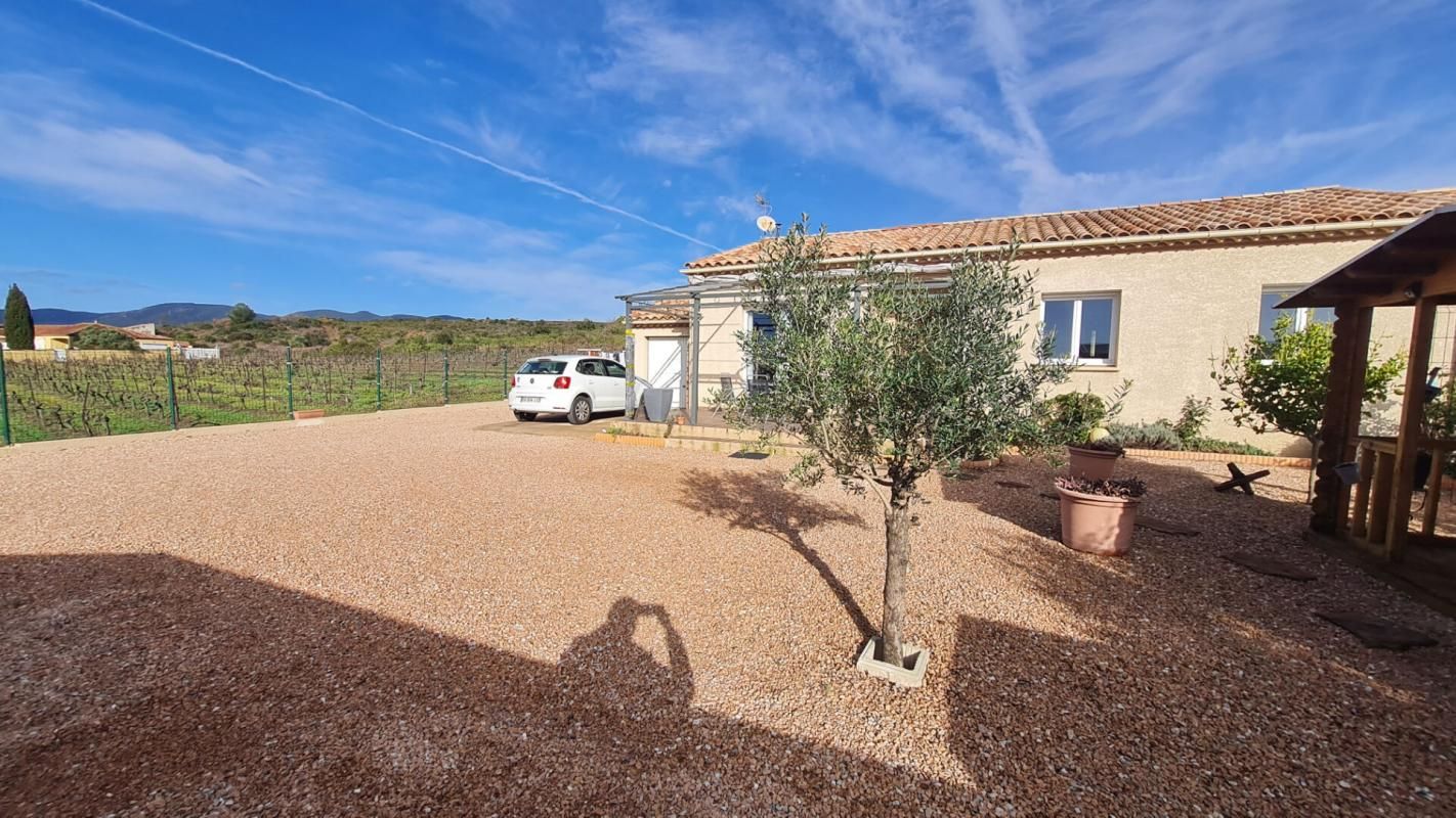 Villa type 4 de plain pied, 93m² habitables avec garage/piscine sur 744 m² de terrain