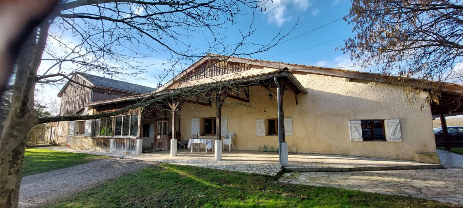 Maison individuelle avec séchoir à tabac Sainte-Gemme-Martaillac 7 pièce(s) 195 m2  sur un terrain de 3 hectares