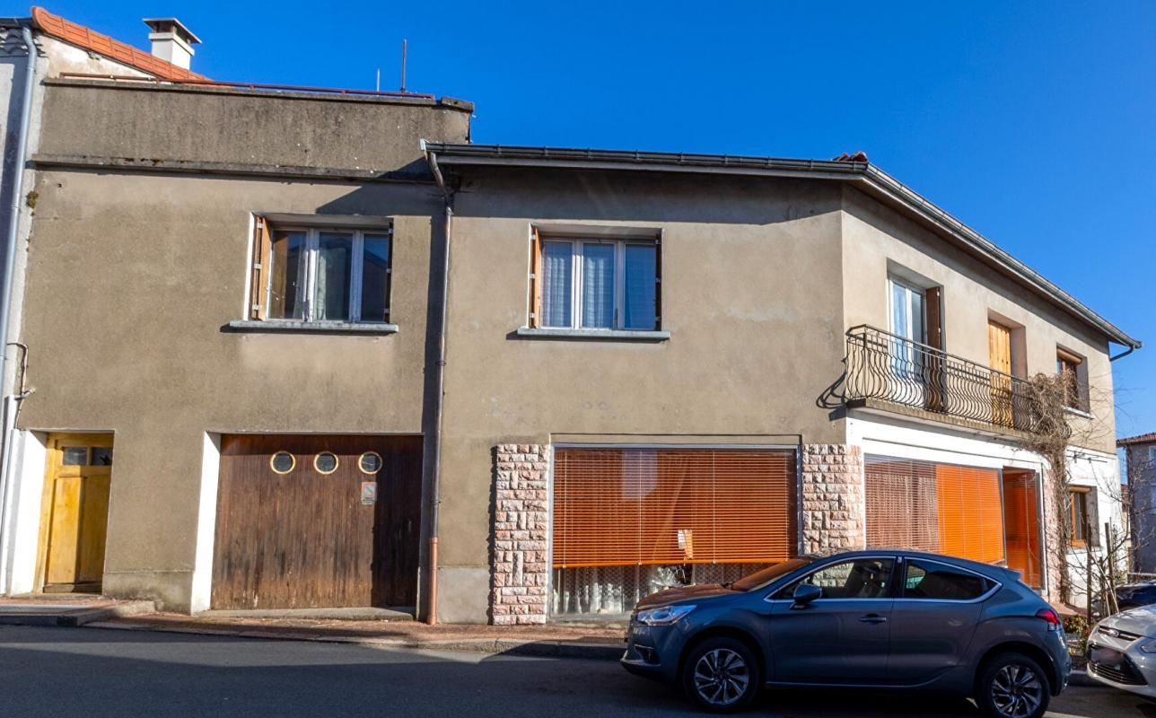 Maison de village offrant de très beaux volumes et un emplacement idéal