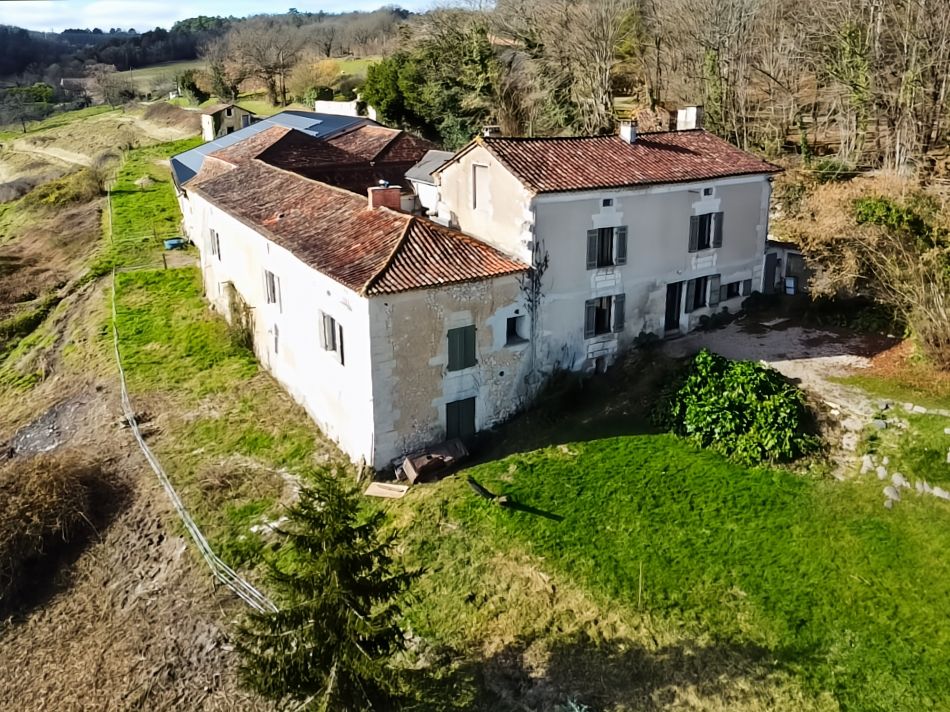 MENSIGNAC Charmant ensemble en pierre au calme, 10 pièce(s) 234 m2, belle vue sur la campagne 2