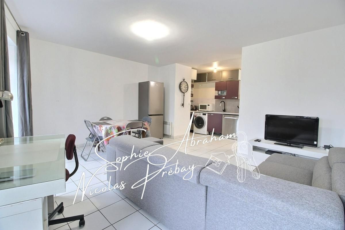 ANGERVILLE Appartement F3 avec place de parking en centre ville ! 1