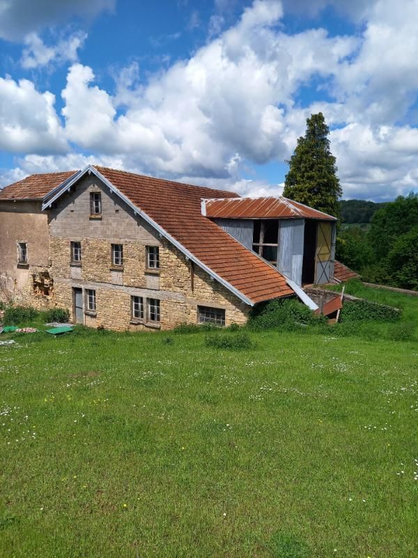 Ferme à rénover de 500 m2 à La Creuse (70240) Axe Vesoul/Lure sur 40 ares de terrain à 15 minutes de Vesoul  à 69 900 euros