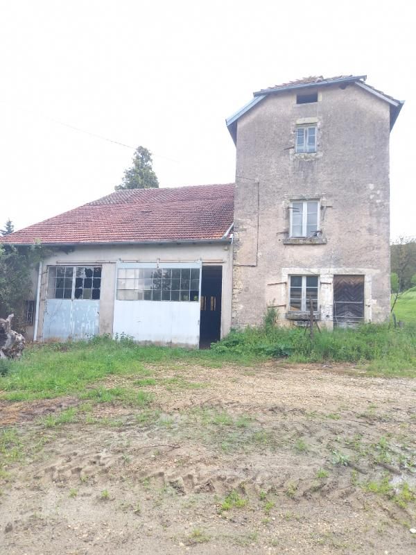 VESOUL Ferme à rénover de 500 m2 à La Creuse (70240) Axe Vesoul/Lure sur 40 ares de terrain à 15 minutes de Vesoul  à 69 900 euros 2