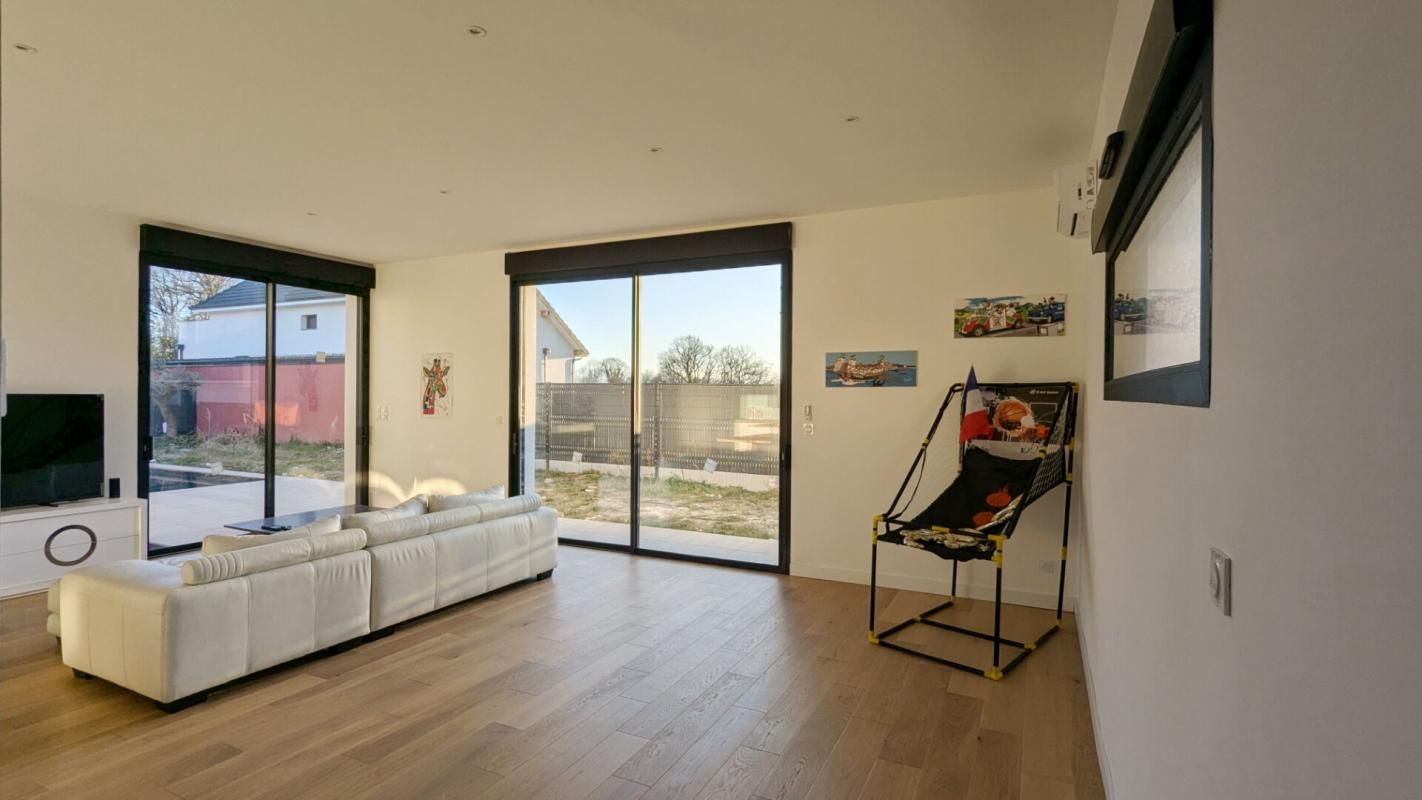 SAUVAGNON Maison neuve 146m² avec 4 chambres et piscine 3