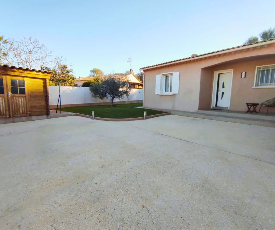 ROQUEBRUNE-SUR-ARGENS VILLA PLAIN PIED 6P en très bon état dans quartier prisé ! 2