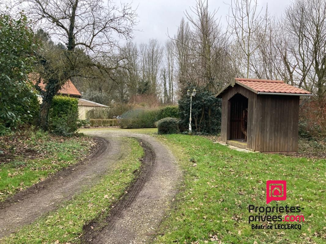 AIRE-SUR-LA-LYS Ancien corps de ferme divisé en plusieurs habitations 1