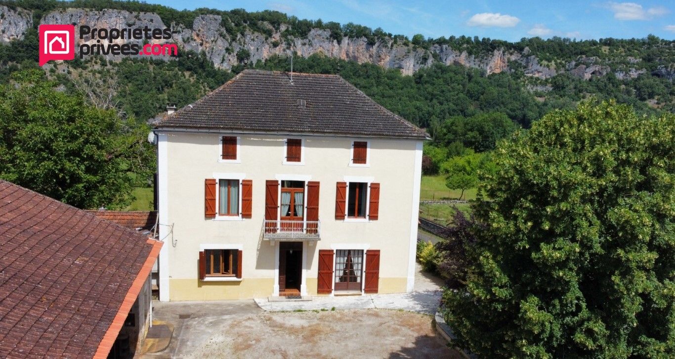 Maison en pierre avec dépendances idéal gîte de St Jacques de Compostelle