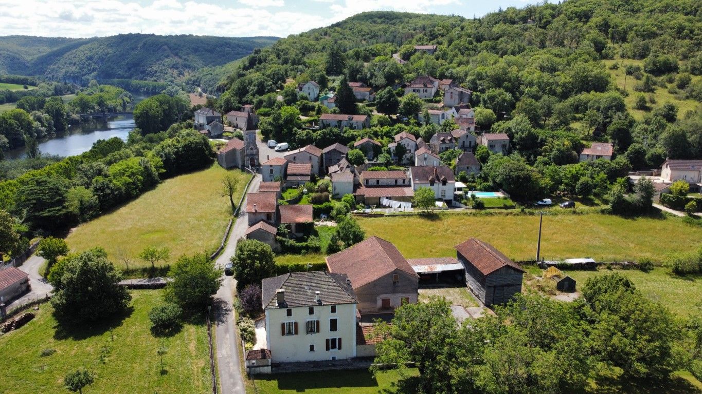 CAHORS Maison en pierre avec dépendances idéal gîte de St Jacques de Compostelle 2