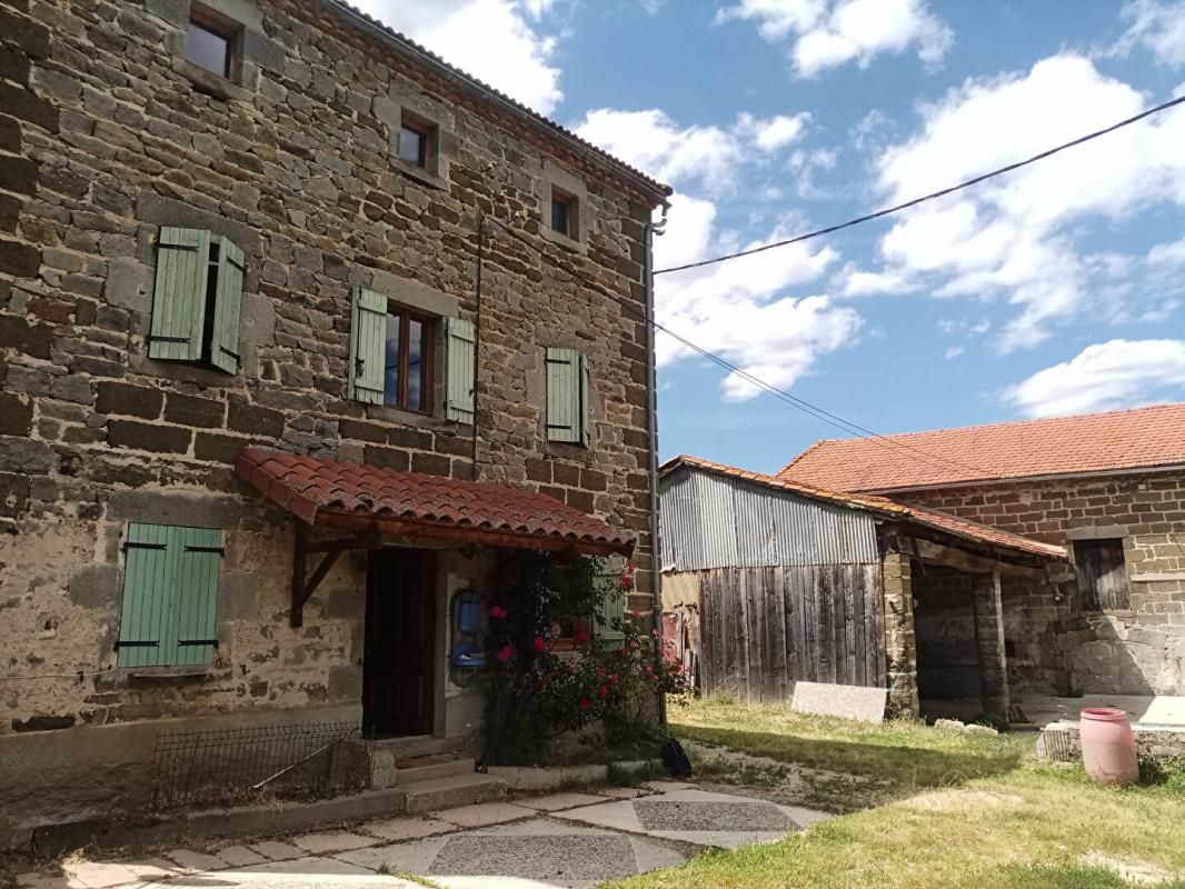 Langeac (43), ensemble immobilier habitation + bâtiments agricoles sur 4400 m2 de terrain