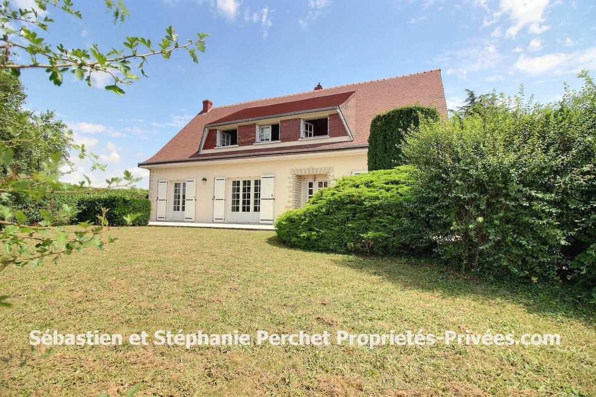 Maison 6 chambres avec hangar sur un terrain de 3330 m2